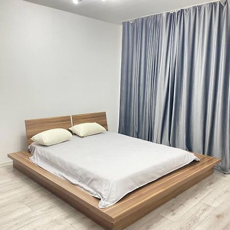 Квартира Для Большой Семьи Almaty Exterior foto