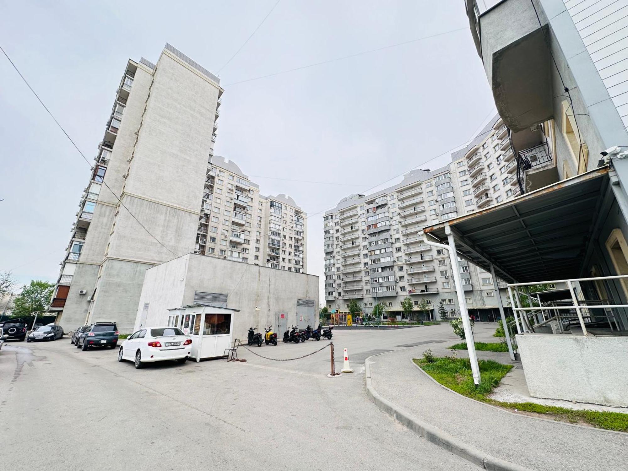 Квартира Для Большой Семьи Almaty Exterior foto