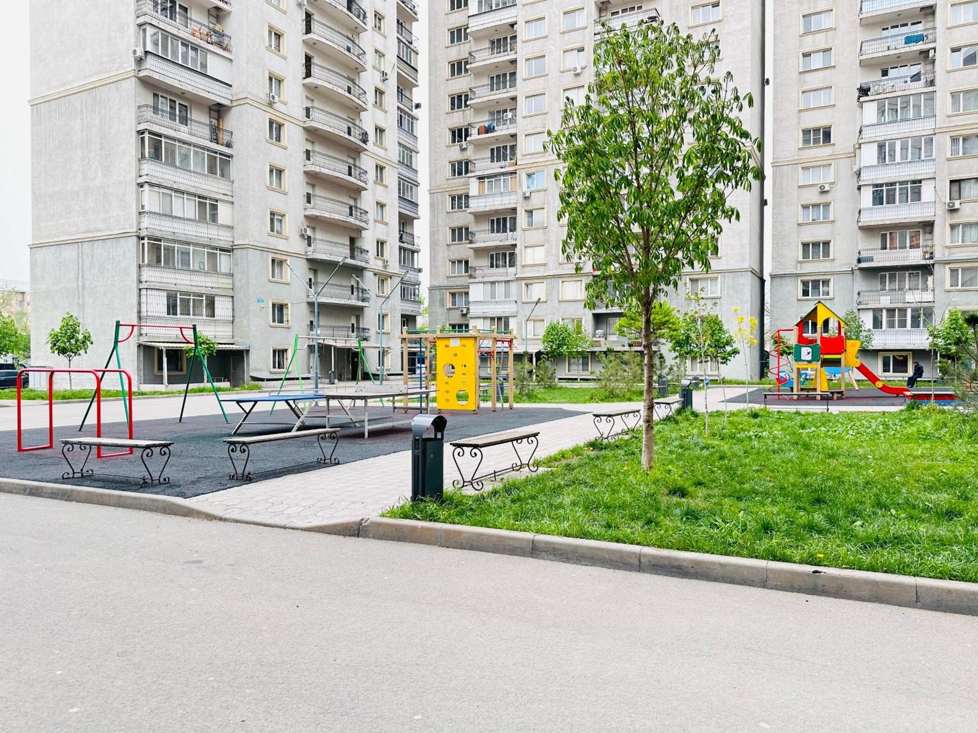 Квартира Для Большой Семьи Almaty Exterior foto